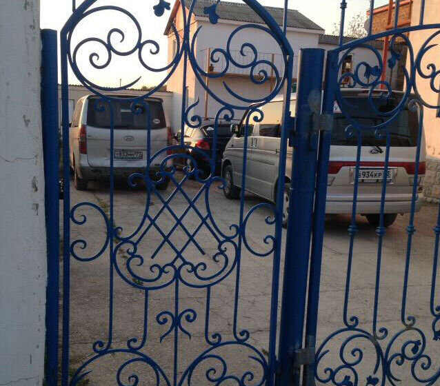 И попала вот сюда(.  11 км от Севастополя