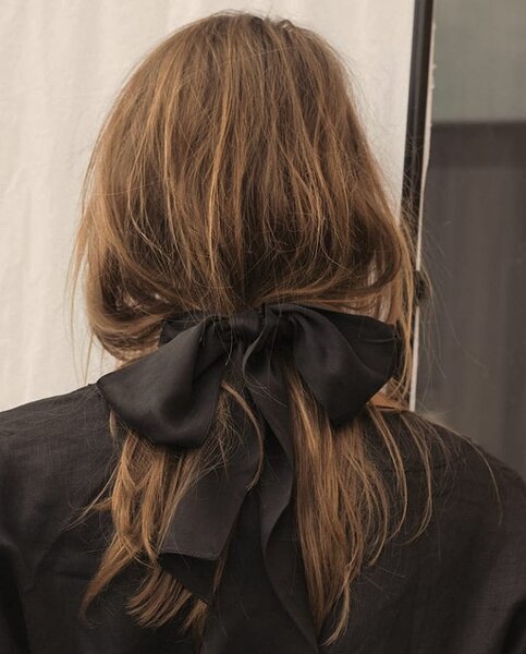 7 стильных способов как носить платок на волосах?