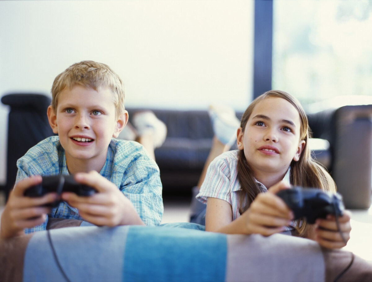 Дети современности. Дети играющие в компьютерные игры. Ребенок играющий в компьютерную игру. Современные дети другие. Хобби современных детей.