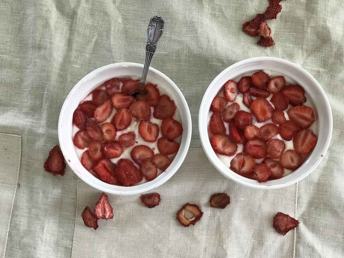 Десерт с клубникой. Фото - Сладкий Персик 