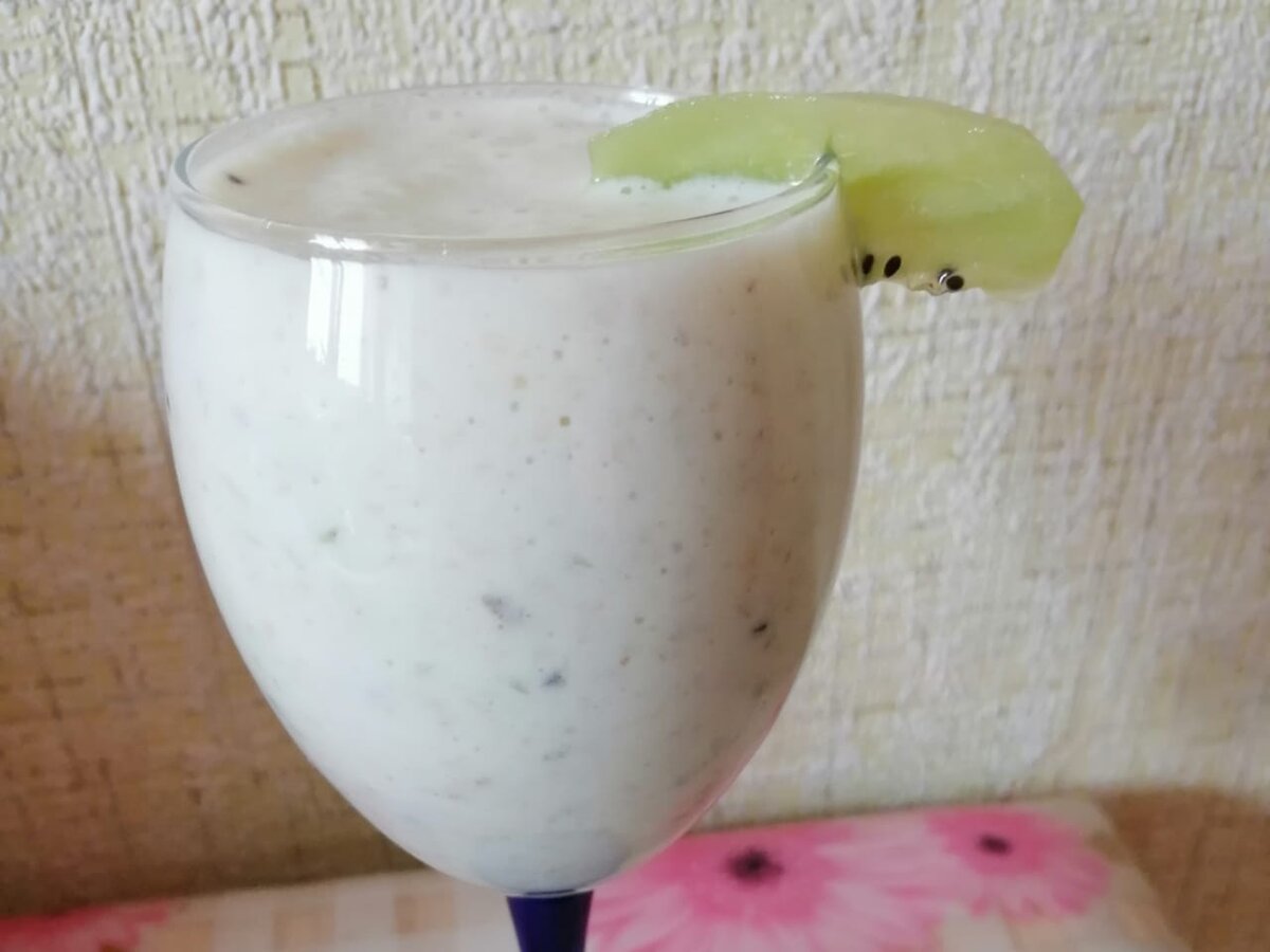 Смузи с бананом и киви