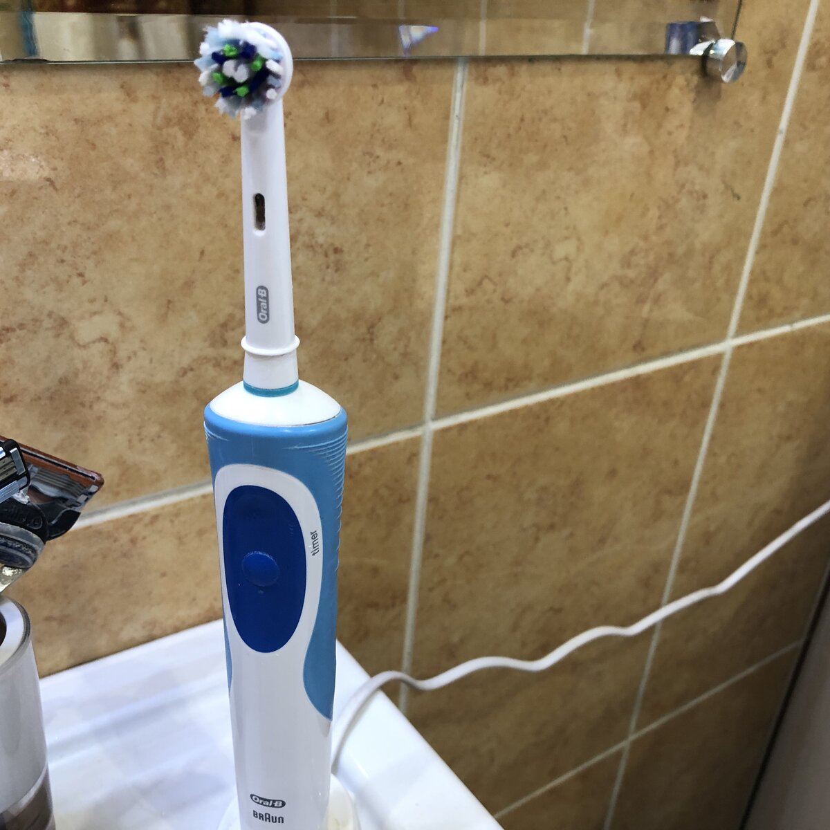 С удовольствием использую электрическую зубную щетку Oral-B Braun