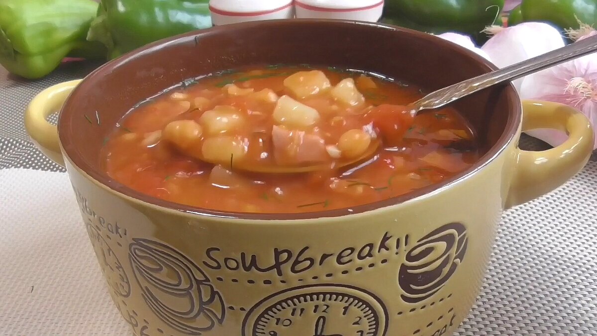 Суп из консервы в томате. Суп с фасолью в томатном соусе. Суп с фасолью консервированной. Томатный суп из фасоли.