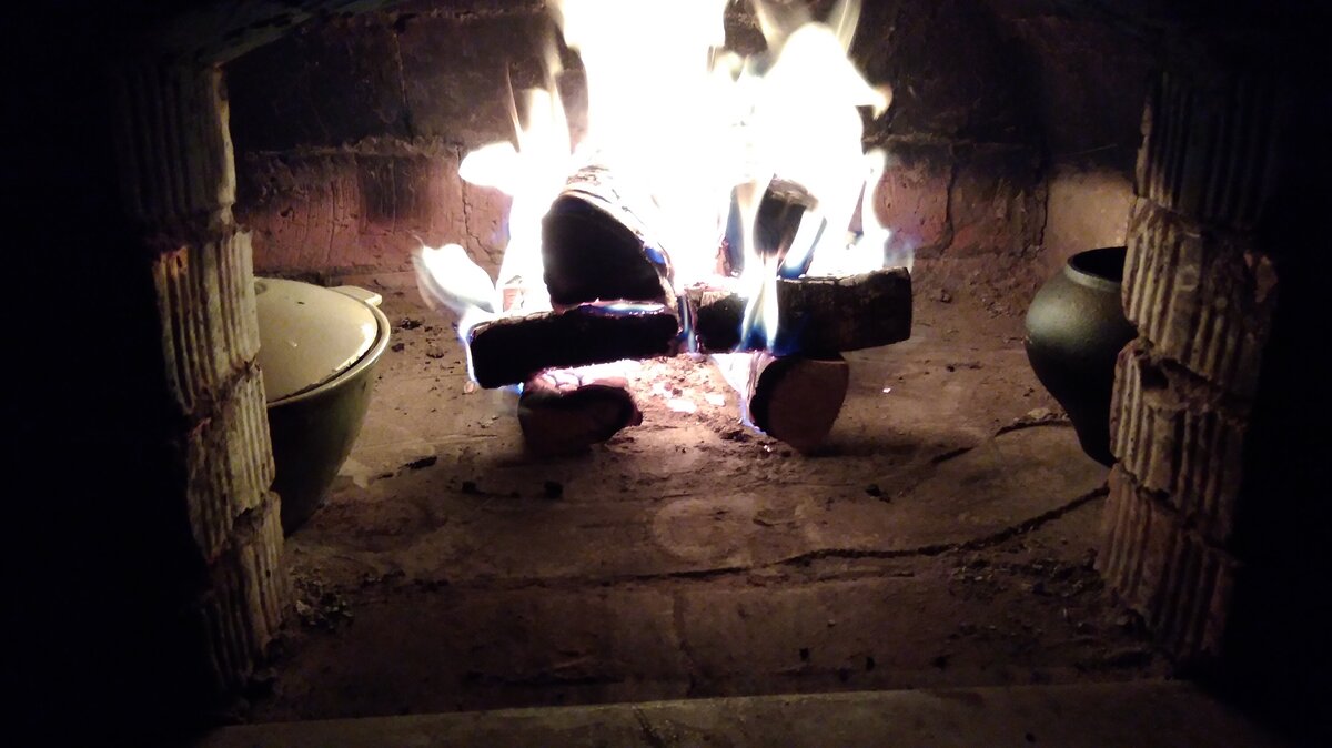 Русская печь не только обогреет, но и накормит.