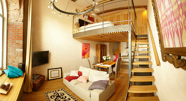 На набережной Крюкова канала, в центре Санкт-Петербурга в старом доме с высокими потолками, огромными арочными окнами и толстыми стенами появился современный интерьер.  © 4living.ru