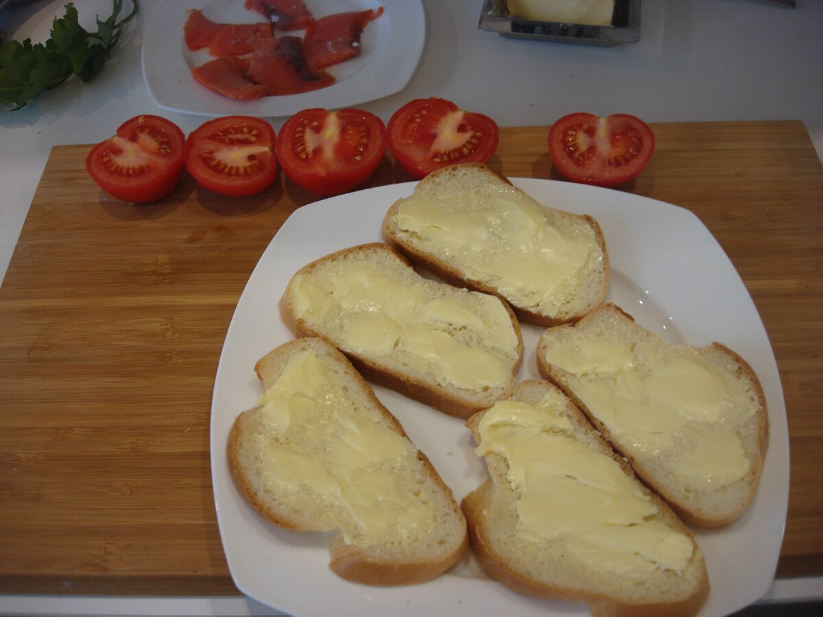 Фото сделано автором (намазала на хлеб масло)