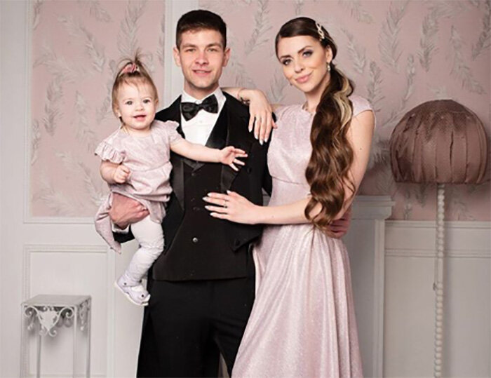 Супруги Дмитренко с дочкой