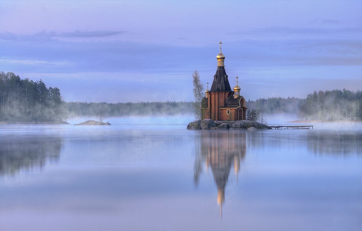 Церквушка у озера синего