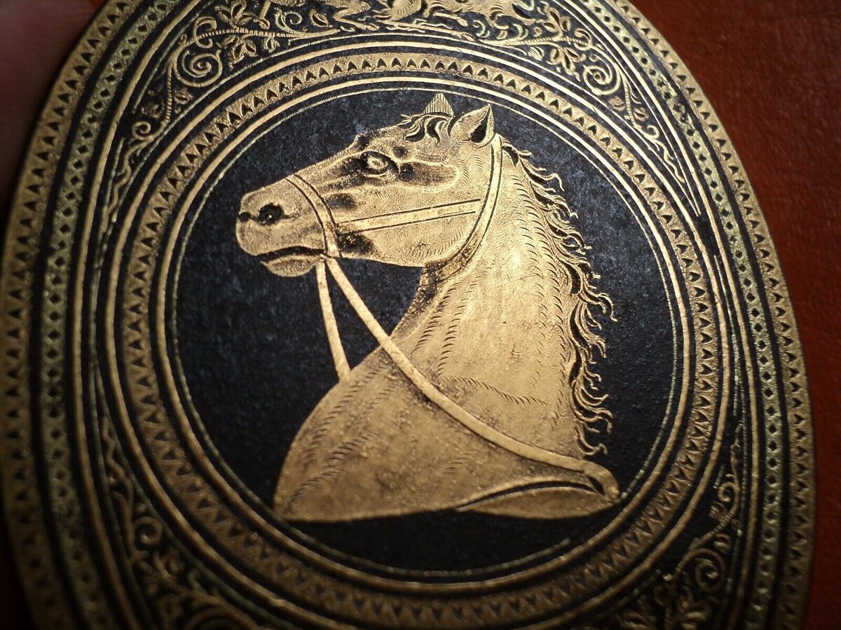 Антикварное пресс-папье с позолотой.