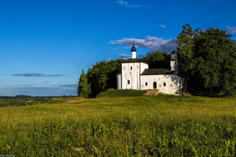 Труворово городище. Фото с сайта http://tourism.pskov.ru/