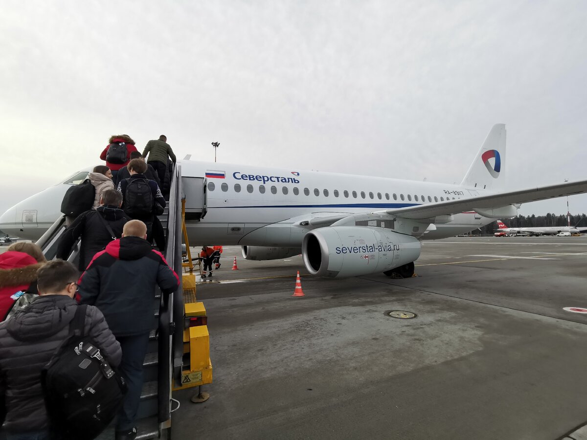 Посадка в самолёт без телетрапа. 
