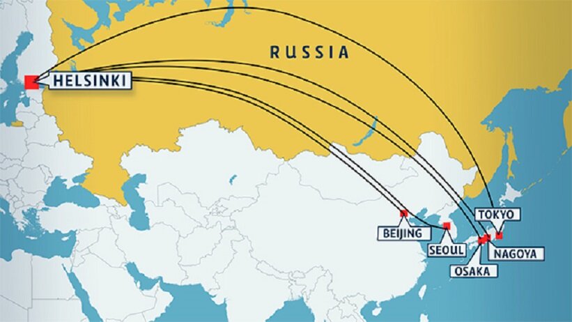 Сибирский коридор требуется всей гражданской авиации в мире. Споры о его территориальной принадлежности кипят постоянно и тут ничего удивительного нет: речь идет о самом дорогом воздушном пространстве мира. 


В двух регионах, Европе и Восточной Азии, живет несколько миллиардов человек. Только перевозки приносят странам невероятные деньги — ВВП каждого региона составляет примерно по 20 триллионов долларов. 

А перелеты между регионами проходят в воздушном пространстве России. И за каждый самолет страна получает деньги: точные цифры держатся в секрете, но речь идет о сумме около 100 долларов за 1 пассажира.

Закрытие воздушного пространства, того самого Сибирского коридора, приведет к банкротству большинства европейских и азиатских авиакомпаний. Неудивительно, что обсуждение этого вопроса постоянно поднимается.