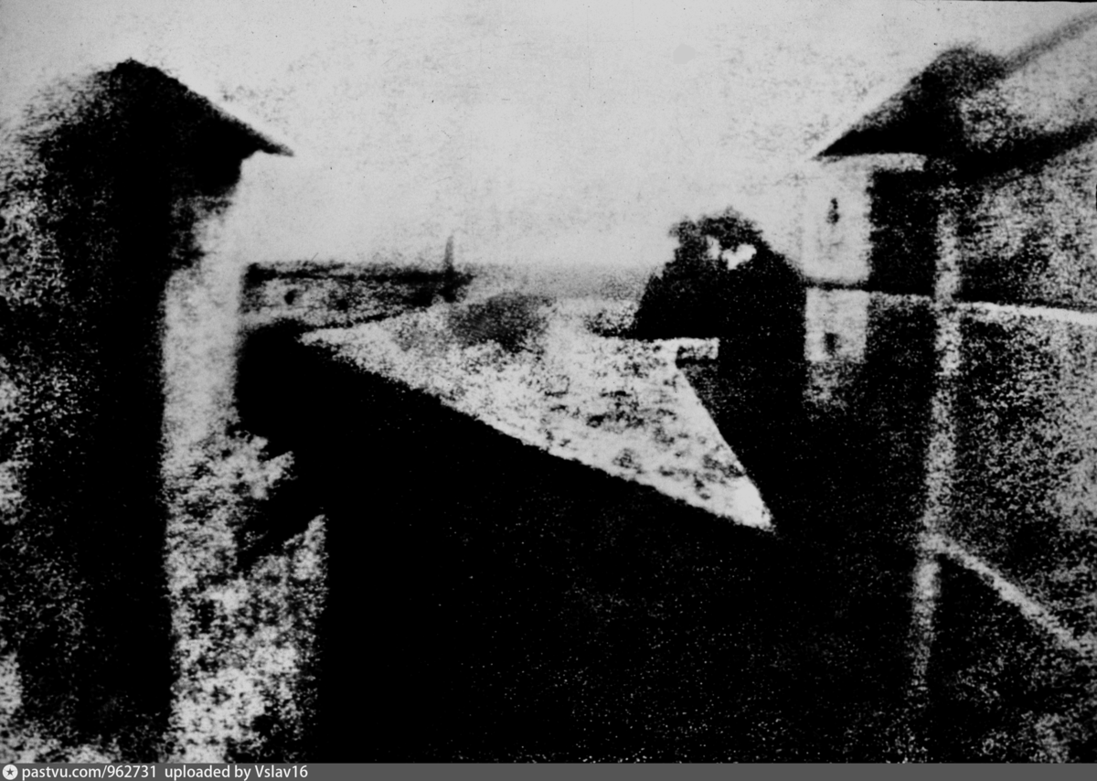 "Вид из окна в Ле Гра", 1826 г. сделан из чердака в небольшом городке на востоке Франции.