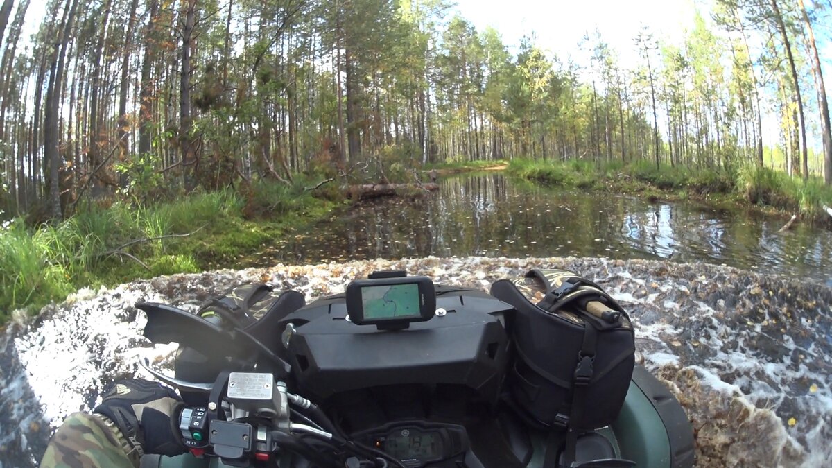 Шноркель на квадроцикле располагается практически на уровне руля.