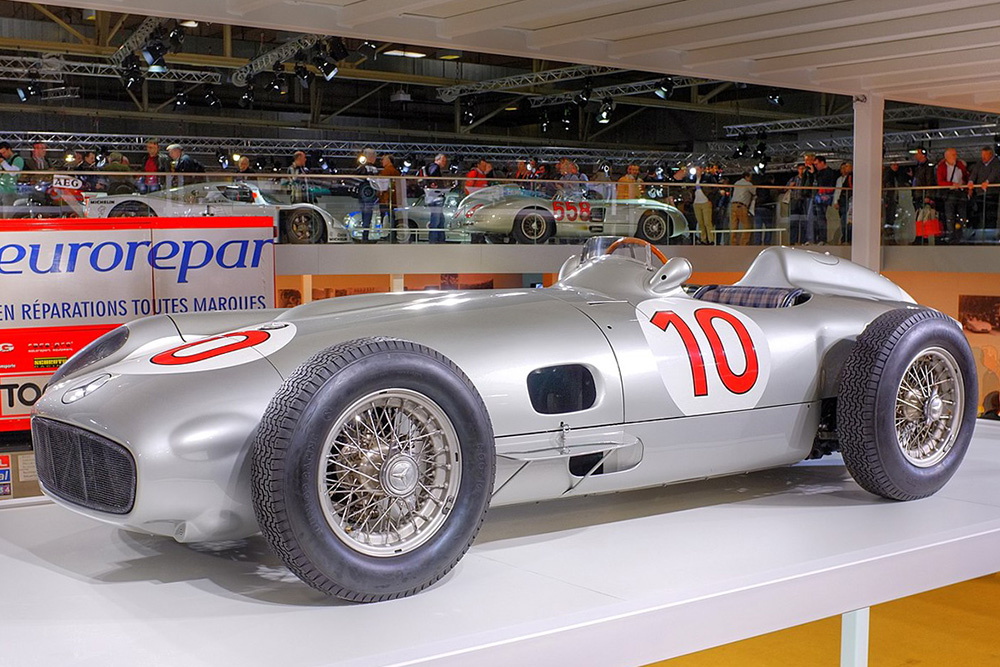 Mercedes-Benz W196R Цена: 29 700 000 $ (2 269 299 780 Р)
Что особенного: болид пятикратного чемпиона «Формулы-1».