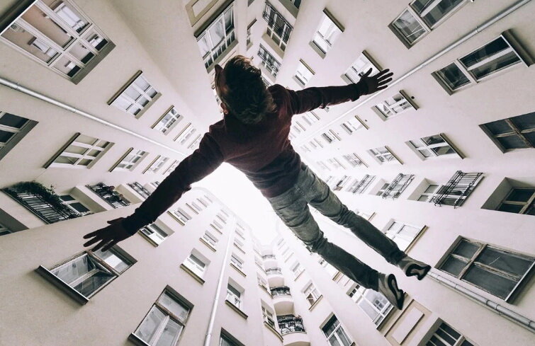 Это характерно для избирателей овечки Пути. Скоро он по указке ему  сверху объявит режим самоуничтожения и они,  как влюблённые 14-летние девочки, ринутся  в окно по призыву с зомбоящика. Я был бы только ЗА то, чтобы дураков в России стало  меньше. 