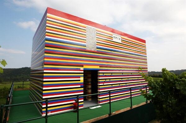 Вид со стороны входа.