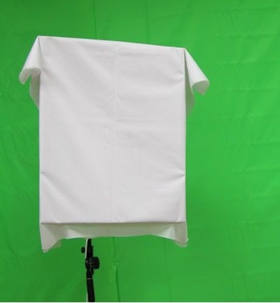 Примеры как сделать имитацию софтбокса из подручных средств. Но всегда помните о пожаробезопасности. Просто накрывать лампу простыней нельзя!!