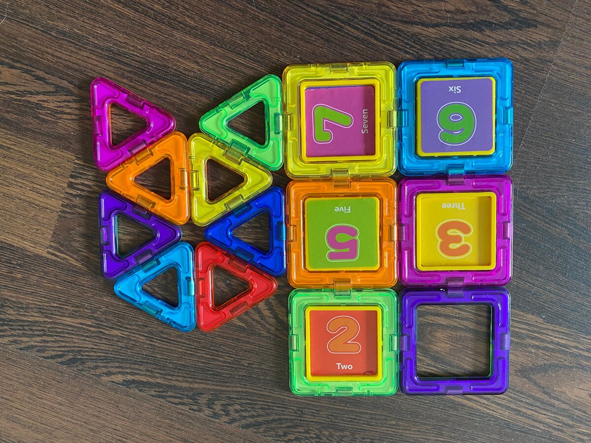 Такой набор стоит в районе 1000-1300 руб. Фото мое