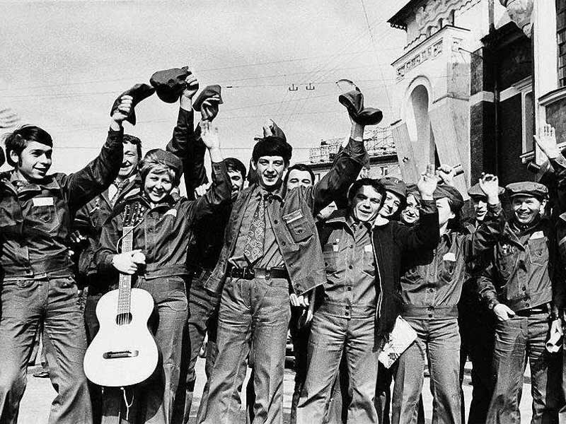 Первый Всесоюзный ударный комсомольский отряд имени XVII съезда ВЛКСМ отправляется на строительство БАМа, Москва, 1974 год