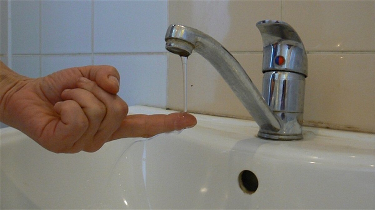 
Возможно, дом попал в зону аварийного или планового отключения воды, о котором ОГУП «Липецкоблводоканал» традиционного оповещает абонентов, в том числе размещает информацию на сайте. Сообщения об отключениях можно найти по ссылке «Отключение водоснабжения». Также причину отсутствия холодной воды можно уточнить по телефону центральной диспетчерской службы: 37-04-01. Звонки принимаются круглосуточно. Можно обращаться в филиал региональной организации по Липецкому району по телефонам: 76-10-34, 8-961-032-58-53.