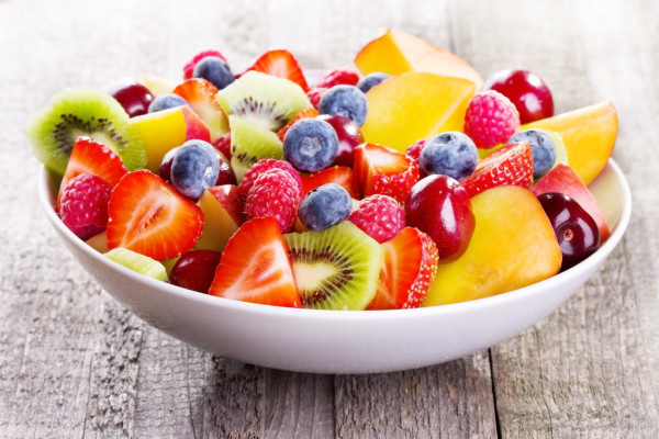 https://static9.depositphotos.com/1004373/1137/i/950/depositphotos_11373235-stock-photo-salad-with-fruits-and-berries.jpg