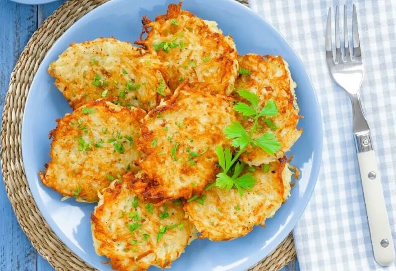 Деруны, драники и колдуны: готовим вкусные картофельные оладьи