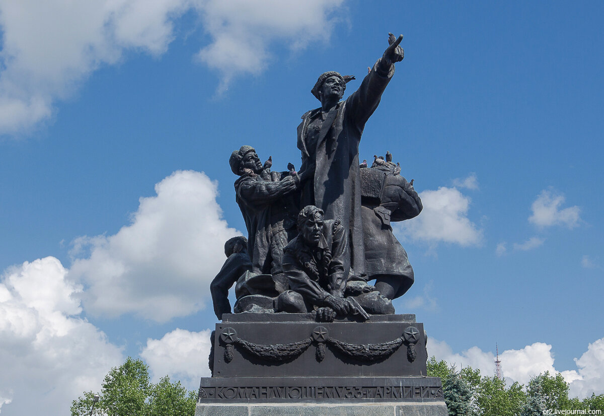 Памятник генералу Ефремову. Вязьма, Смоленская область 