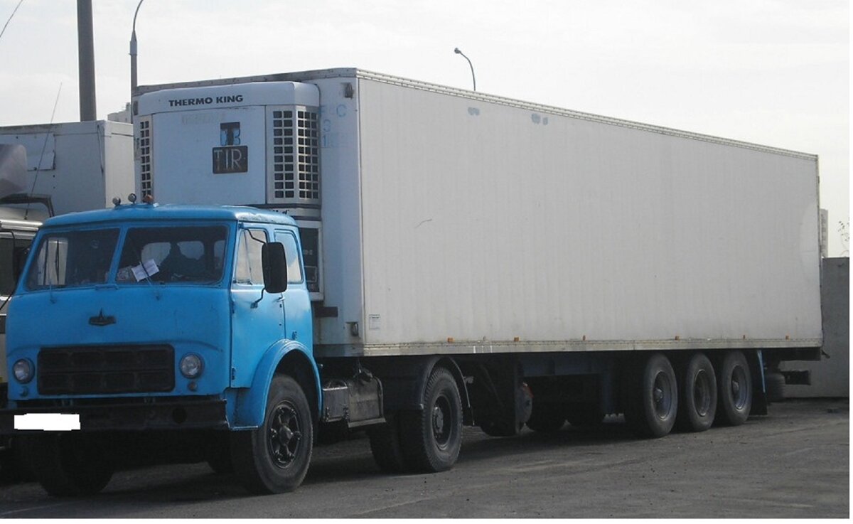 Такой же МАЗ, даже цвет совпадает.