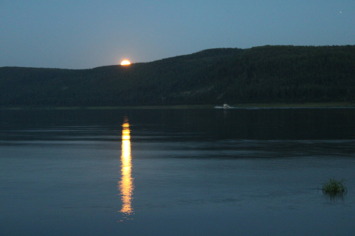 Остров Кукуй. Тунгуска на закате