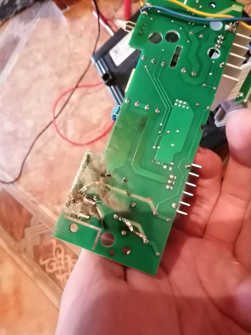 Купил зарядное для АКБ вымпел 18 в ТЦ со скидкой за 1000р, показываю ...