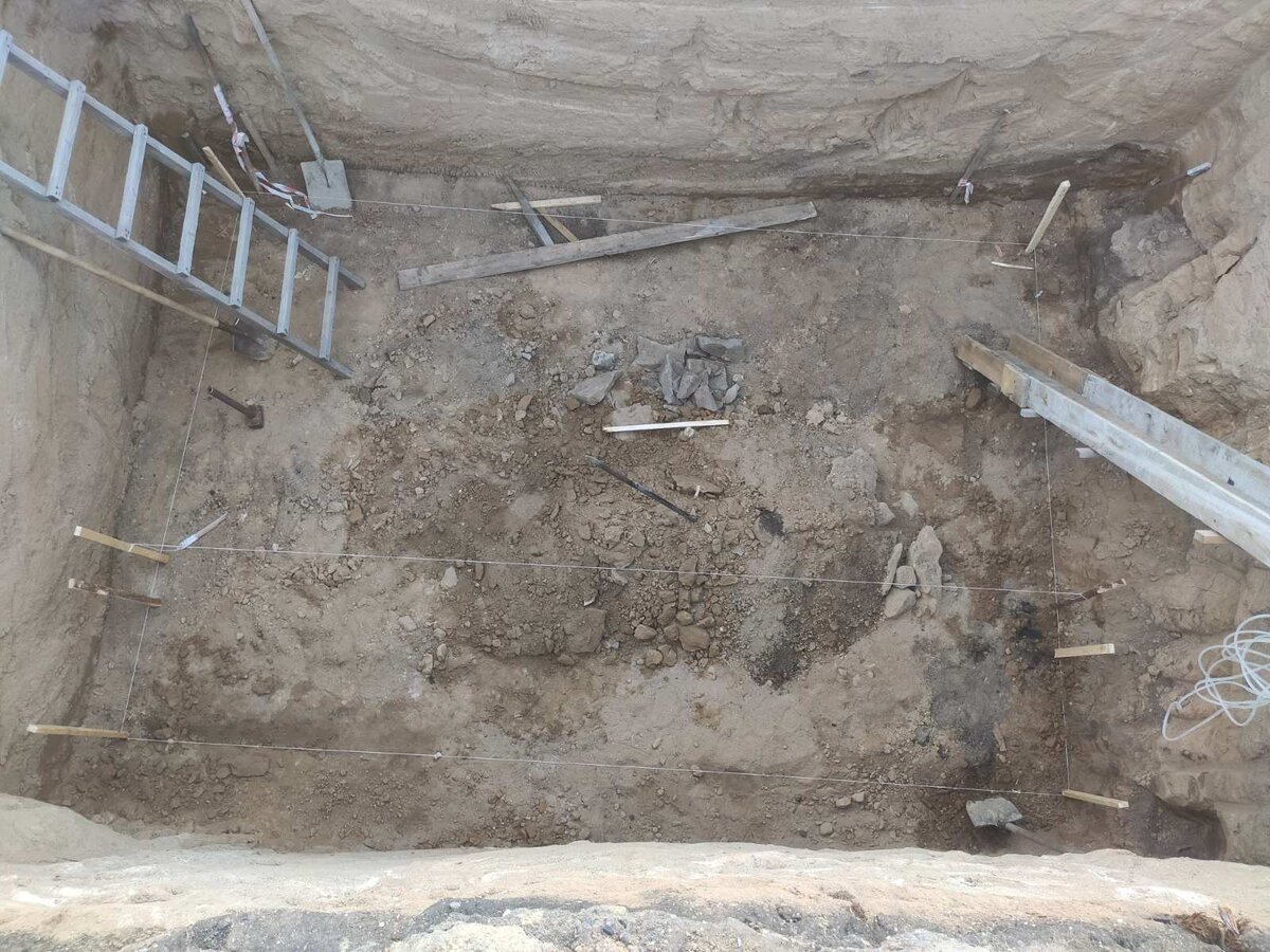 Разметка под фундамент, земляные работы.