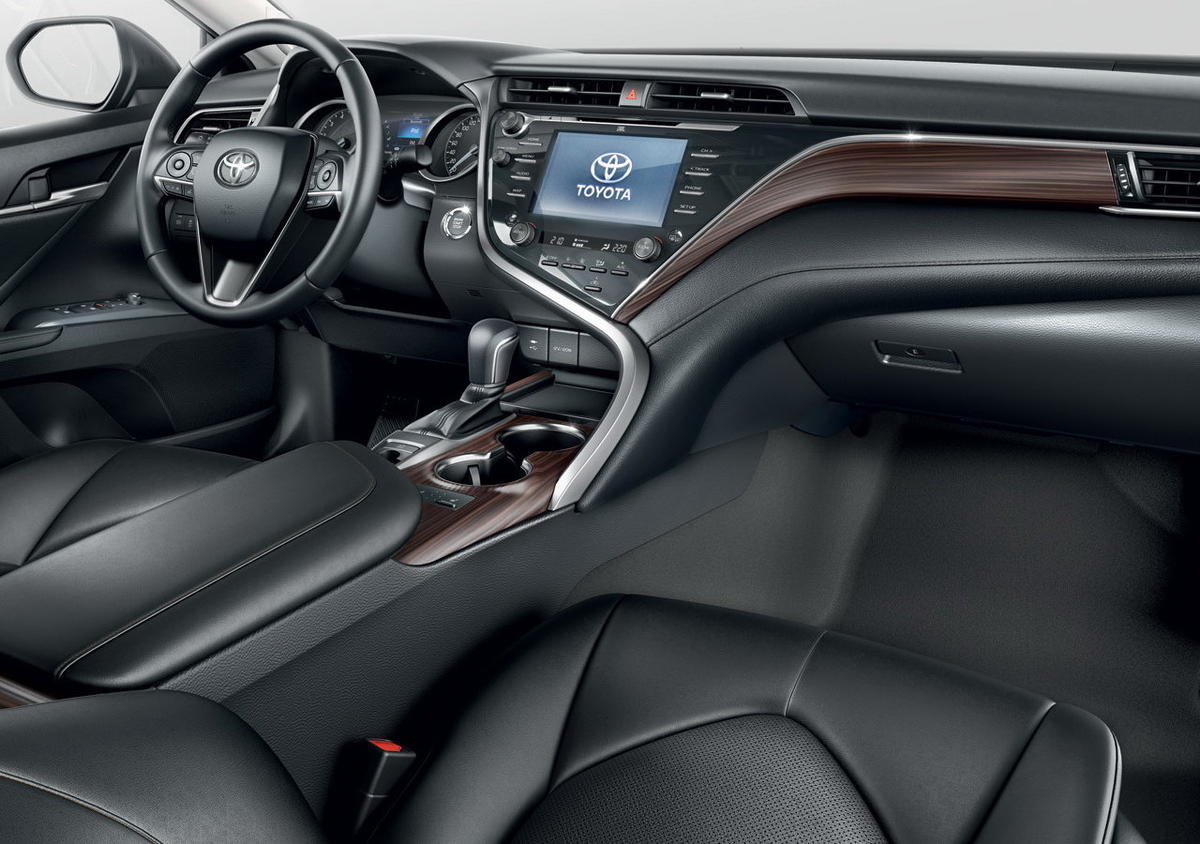 8" монитор мультимедии, который конечно немного устарел 