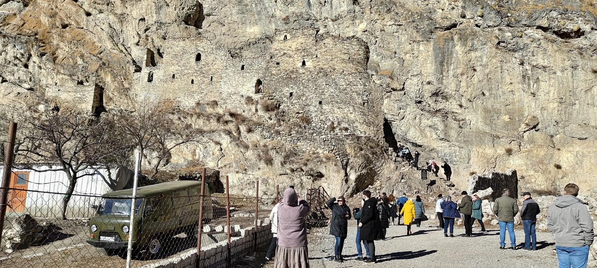 Скальная крепость