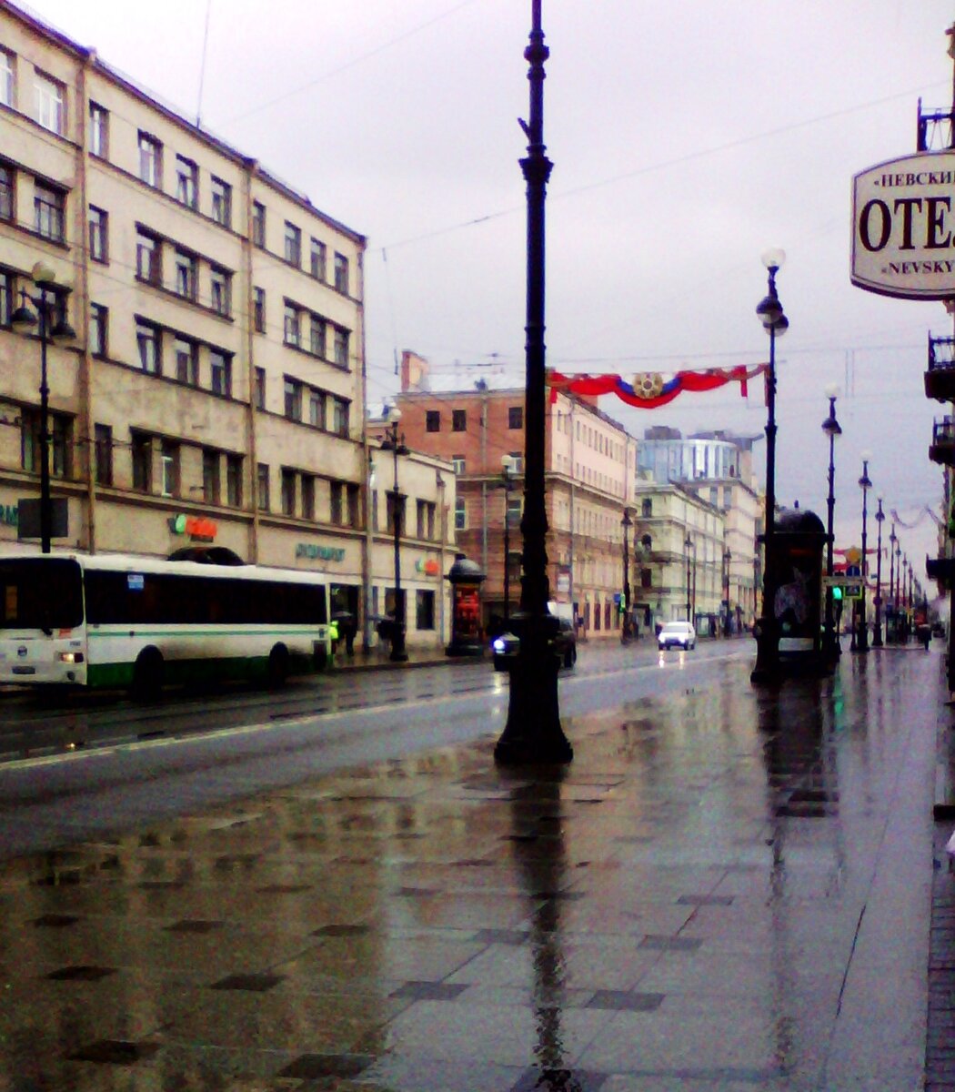 На Невском проспекте во время дождя