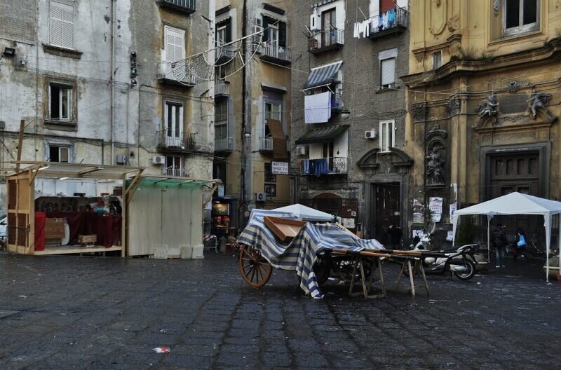 Неаполь, площадь Героломини