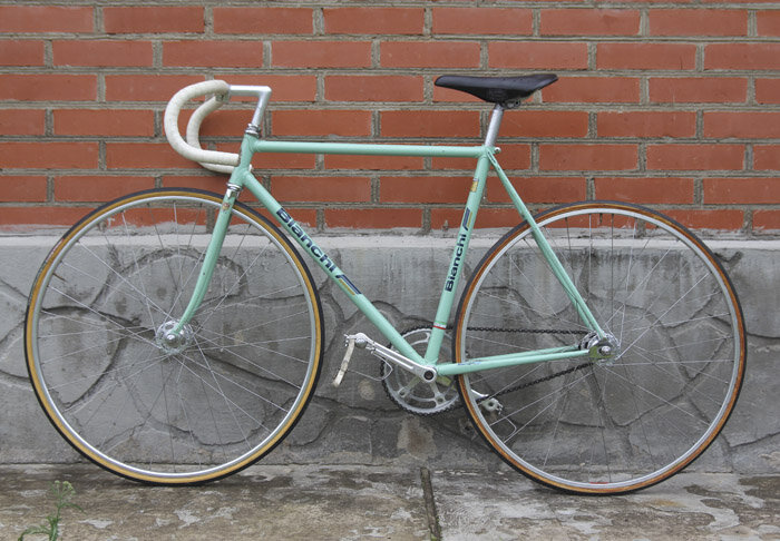 Трековый итальянский велосипед Bianchi Super Pista 1986 года из коллекции Веломузея Андрея Мятиева. 