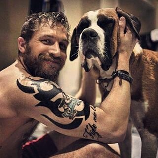 Том Харди и милый Сенбернар