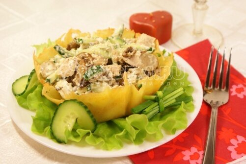 Салат «Влюбленность», это вкусный салат в оригинальной подаче, который придется по вкусу вашим гостям. Хотите удивить гостей, тогда рекомендуем приготовить этот салат. 