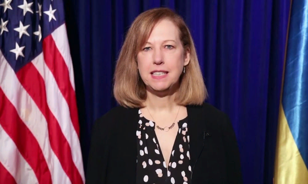 Кристина Квин командует Украиной и ВСУ   https://yandex.ru/search