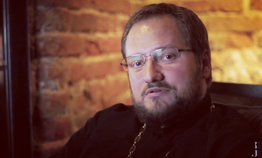 Владислав Береговой — иерей, клирик храма в честь святителя Николая Мирликийского (г. Мосальск), блогер, просветитель.