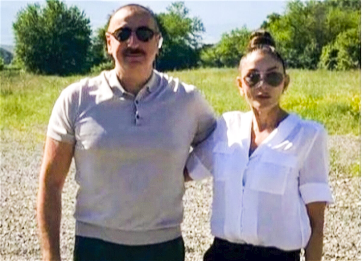 Первый вице-президент Азербайджана Мехрибан Алиева поделилась в своем официальном Instagram фотоснимком с поездки с Президентом Ильхамом Алиевым в Зангилан.