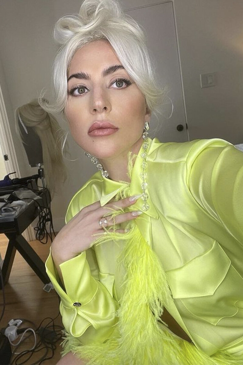     Посмотрите видеоурок по макияжу от Леди Гаги. Фото: @ladygaga