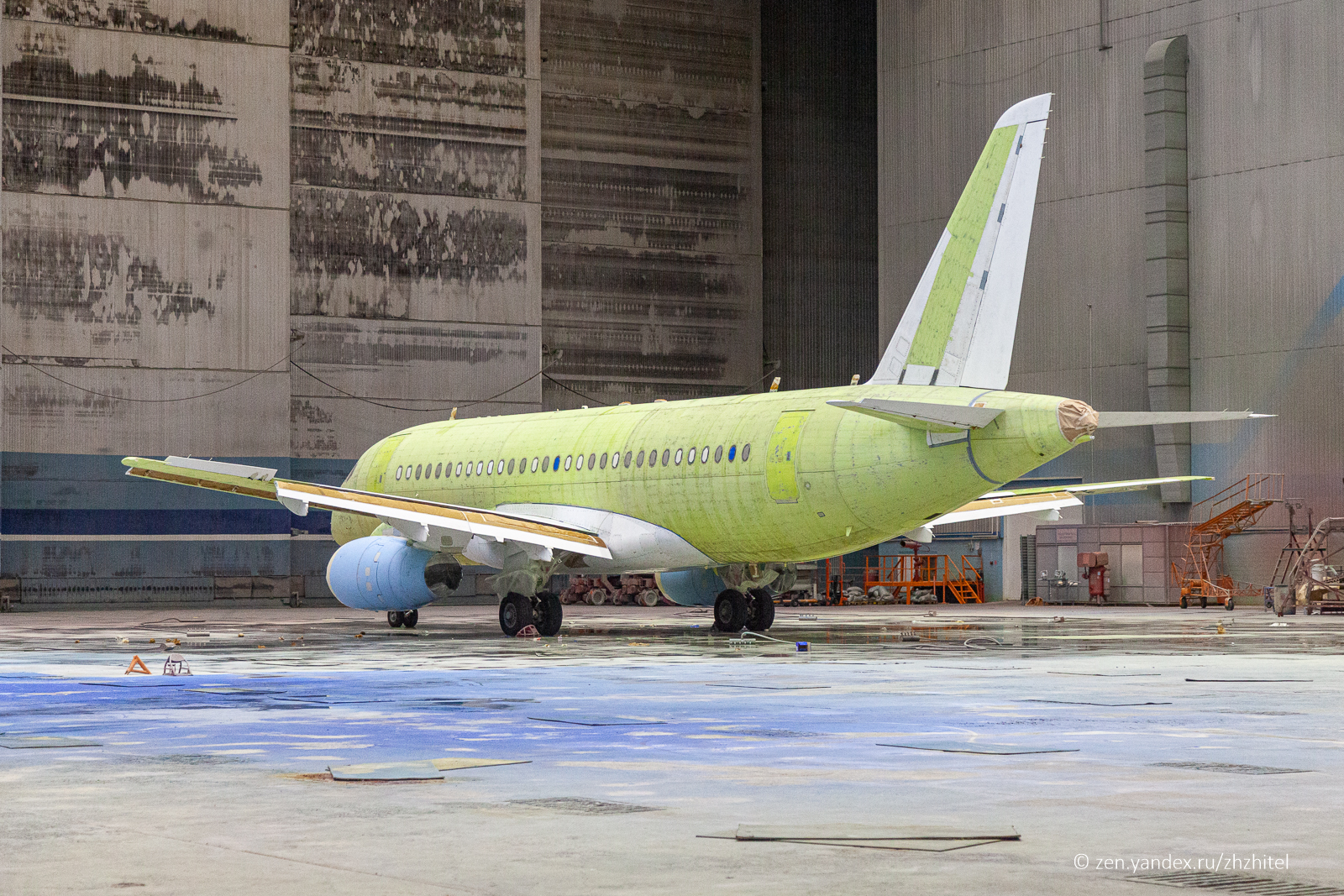 Крупнейший центр окраски самолётов в России «Спектр-Авиа»12