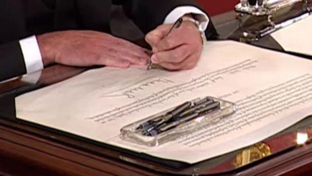 Его Величество использовал подпись "Карл III"