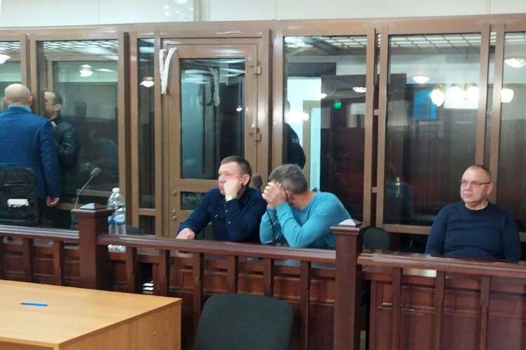    В деле «бригады Феди» — 6 эпизодов убийств, бандитизм и незаконное хранение оружия. Суд приступил к рассмотрению третьего эпизода — покушение на Альберта Батрова