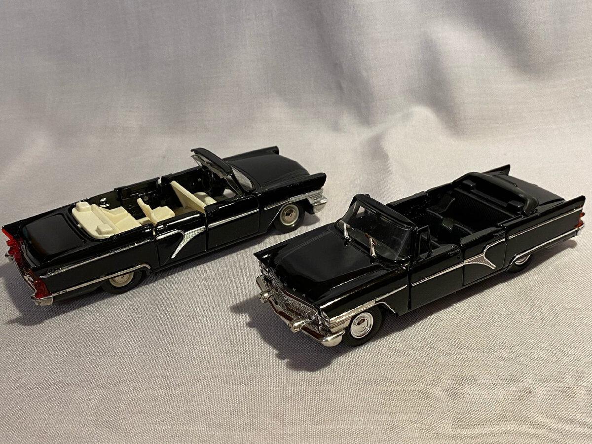 Заводские кабриолеты из моей коллекции (ex-Владимира Киреева): слева - образец из 90-х, а справа - из 00-х. Как сказано ранее - модели получат отдельные статьи, где мы рассмотрим каждый их миллиметр. 