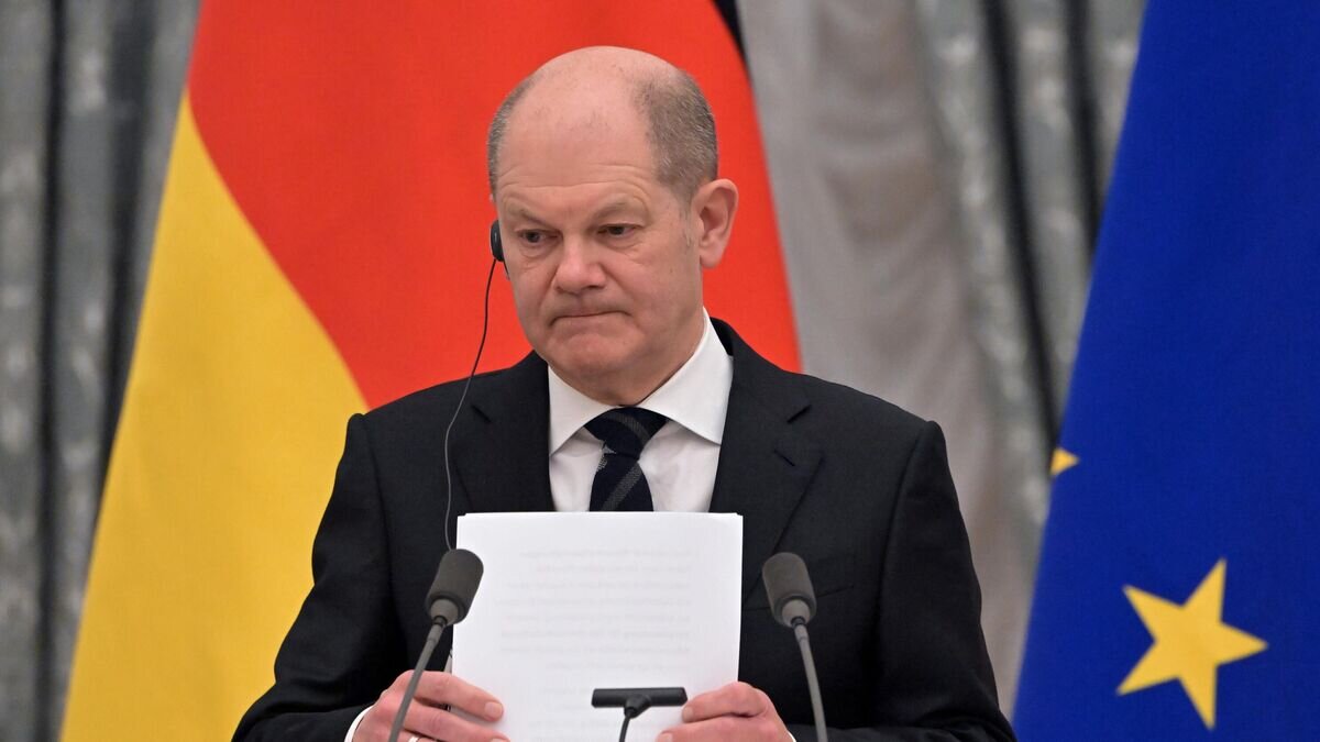   Канцлер ФРГ Олаф Шольц на пресс-конференции по итогам встречи с президентом РФ Владимиром Путиным© РИА Новости / Сергей Гунеев