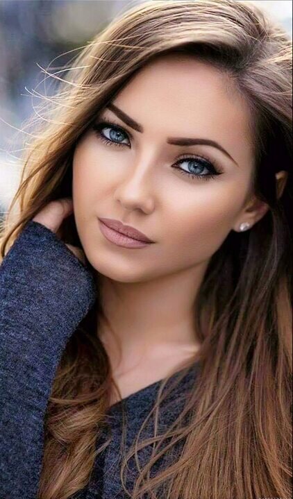 Такой красивой девушке можно ни о чем не думать... 