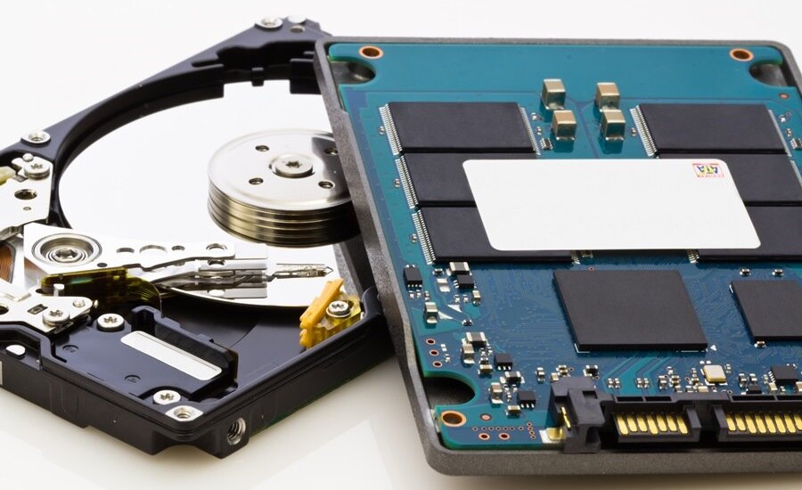 1. Удалите лишние программы



Как правило, новые компьютеры поставляются с большим количеством предустановленных программ, которые на практике никогда не используются. Часто неопытные пользователи буквально не догадываются об их существовании. Некоторые программы загружаются автоматически при включении компьютера и незаметно работают среди обычных фоновых процессов. Пользы от них никакой.

Для удаления всех ненужных программ следует открыть меню «Пуск» — Панель управления — Программы — Удаление программы. В этом списке можно удалить все лишние программы. Однако следует соблюдать осторожность и случайно не удалить обеспечивающее корректную работу системы ПО. Издателем такой программы обычно является производитель компьютера или компания Microsoft.

Если определить ненужные программы самостоятельно не получается, можно воспользоваться специальной программой для оптимизации, например, PC Decrapifier, которая находит лишний софт.


2. Очистить список автозагрузки



Многие программы автоматически запускаются при включении компьютера, из-за чего система загружается дольше. Кроме того, эти программы занимают лишнюю оперативную память и при том далеко не всегда вам нужны.

Чтобы отредактировать список программ для автозагрузки, необходимо нажать кнопку «Пуск» и в строке поиска набрать команду msconfig. Во вкладке «Автозагрузка» галочками отмечены программы, которые запускаются при включении компьютера. Осталось снять галки с ненужных программ.

Будьте осторожны и не отключайте автозагрузку служебных программ и антивирусных продуктов.

3. Отключение автозагрузки ненужных шрифтов



При включении компьютера Windows загружает набор из более 200 разнообразных шрифтов. Отключить лишние можно так: «Пуск» — Панель управления — Оформление и персонализация — Шрифты. Открываем контекстное меню правой клавишей и на ненужном шрифте и выбираем «Скрыть».

Только Comic Sans, только хардкор!


4. Удаление временных файлов



В процессе работы на жестком диске ежедневно создается множество временных файлов, которые как-то незаметно становятся постоянными. Они также сильно снижают общую скорость работы компьютера.

Регулярная очистка компьютера позволит ускорить загрузку операционной системы и программ, а также освободит место на жестком диске.

Для этого достаточно открыть Мой компьютер — раздел с операционной системой (обычно Диск С:\) — папка Windows — папка Temp, а затем удалить все файлы и очистить Корзину.


5. Очистка диска



Для оптимизации Windows разработчики Microsoft предусмотрели встроенную утилиту для очистки диска. Она ищет и удаляет «мусорные» файлы, такие как временные файлы Интернета, дистрибутивы установленных программ, различные отчеты об ошибках и другие.

Зайдите в меню Пуск — Все программы — Стандартные — Служебные — Очистка диска.


6. Дефрагментация диска



Удалив ненужные программы и файлы, займитесь дефрагментацией диска, т.е. перегруппировкой файлов на жестком диске для максимальной оптимизации ПК.

Дефрагментацию можно выполнить средствами Windows, а можно воспользоваться специальными программами — это тема для отдельной статьи.

Стандартная процедура будет выглядеть так — в Проводнике выберите раздел для дефрагментации (например, диск D:\) и нажмите на него правой клавишей мыши, в появившемся меню откройте Свойства и во вкладке Сервис нажмите «Выполнить дефрагментацию».


7. Установить SSD



Ускорить загрузку операционной системы и программ поможет твердотельный накопитель, самостоятельную установку которого в ноутбук мы рассматривали в отдельной статье. Если не хватает средств на 500 Гб SSD, имеет смысл приобрести диск хотя бы для установки операционной системы — на новом SSD она будет просто летать.


8. Установить HDD